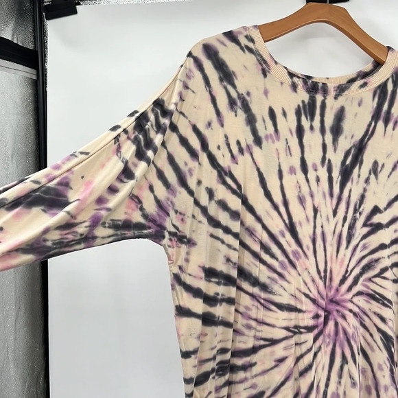 Torrid Super Soft Knit Top Womens 00 Tan Purple Tie Dye Long‎ Sleeve T-Shirt Med - Picture 2 of 8